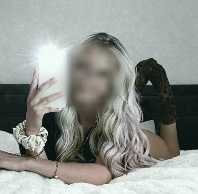 Agata, 25