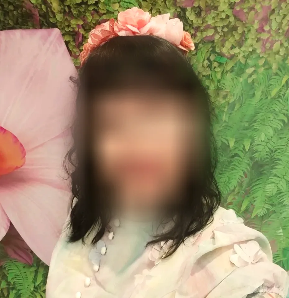 Amber, 31