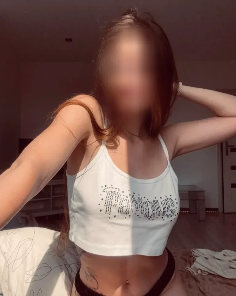 Isobel, 20