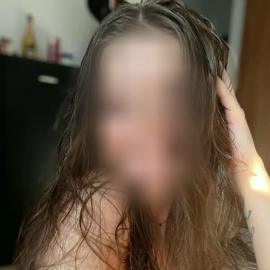 Nia, 19