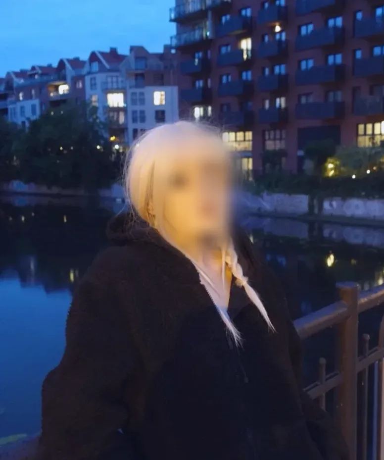 Nicola, 22